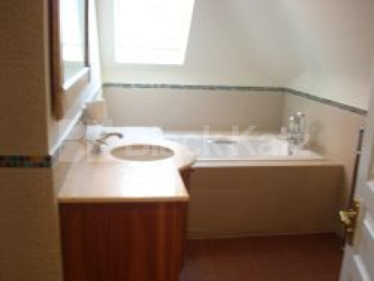 			VIEWINGS ARE HIGHLY RECOMMENDED!, 3 Bedroom, 1 bath, 1 reception Flat			 Bracknell Gardens, HAMPSTEAD